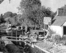 LfrdCott1 Royal Engineers working on canal restoration in Lowsonford 1961-64