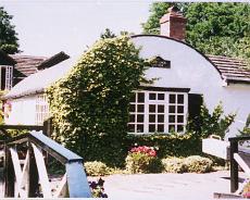 S3106 Barrel roof canalside cottage