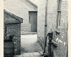 LHG01_0009 Bird in Hand Cottages, Mill Lane