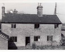 LHG03_0010 Rear of Bird in Hand Cottages, Mill Lane (canal bridge just visible on right)