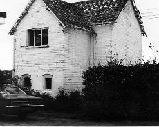 JoyW_0083 Turnpike Close. Now demolished, the house stood at the start of the old Turnpike Road just west of Church Lane