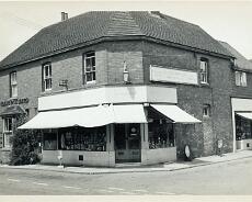 LHG01_0025 Potterton's Post Office and stores. c1950s. Note the Bank on the left.