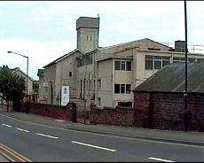 fleurdelys_front4 Fleur de Lys Pie Factory in Emscote Road Warwick shortly before its demolition