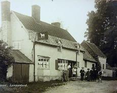 P1020366 Old postcard of the White Horse Inn in Lowsonford