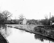 JoyW_0029 Canal Cottage behind the Navigation. The cottage is still thee, although the barn to the right of this picture has now gone.