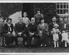 S1404 Orcutt Family outside Rowington Hall