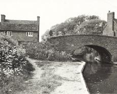 BW200-1-40-146 The old canal bridge at Turner's End © CRT