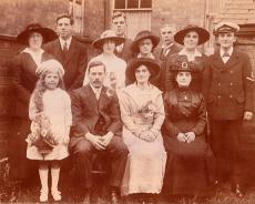 JimAlicewedding Wedding in 1918 of James Henry Teal and Alice Mary Rainbow (centre front). Second row, L-R: is Ada Teale, Mary Jane Teale (both daughters of Thomas and Sarah)....