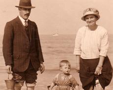 fe22_009 James Henry Teal and Alice Mary Teal at the seaside in Weston super Mare in about 1923. The boy is the father of Terry Teale who donated all of the Teale...