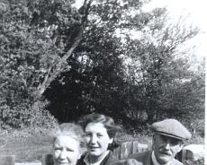 009 ROSE WALL, ALICE WALL AND JAMES WALL (APRIL 1943)