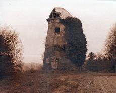 Mumford09 Bouncing Bess - Old Windmill at Rowington Green