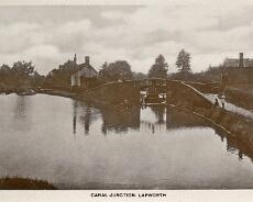 LHG02_0020 Canal junction at Kingswood