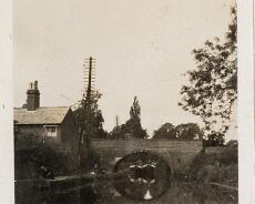 LHG02_0026 Mill Lane bridge over the Canal, with Bird in Hand on the left