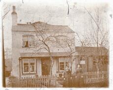 img20220126_0161 Brook Villa with Tea Rooms on the right