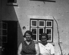 Wallis Kate l Mabel r Kate Wallis with daughter Mabel - High Cross late 1930s