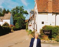 RPR_0001 Fleur de Lys Lowsonford with Dee Swain