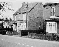 JoyW_0028 Houses in Kingswood on the Old Warwick Road just over the canal from the Navigation