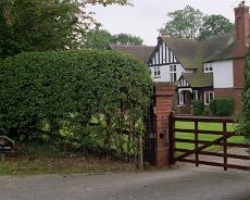 S5207 The Bell House