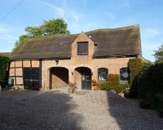 P1020231 Tithe barn before renovation