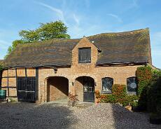 P1020231a Tithe barn before renovation