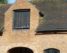P1020232a Tithe barn before renovation