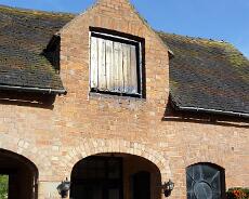 P1020235 Tithe barn before renovation