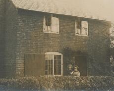 20131117_0025 George Beardsmore and his aunt Aggie Cogbill outside Woodbine Cottage in Ludlows Lane