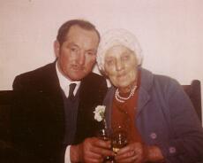 Fisher02 Len Taylor and mother Rose (Lane)