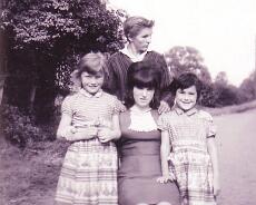 Fisher08 Mary Fisher (nee Taylor) with sisters Susan Phillips and Christine Phillips with at rear their cousin Derek Taylor of the Lock House and now of Leamington....
