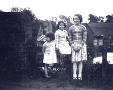 Jean Susan Sheila Canal Bridge Wharf Jean, Susan and Shiela Moulden at Rowington Wharf