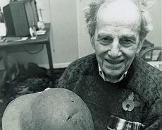 20141003_0023 Fred Neale with the helmet that saved his life in WW1