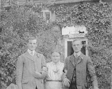 150311_0005 Sarah Barnett (nee Sly) with her two sons. Alf on left